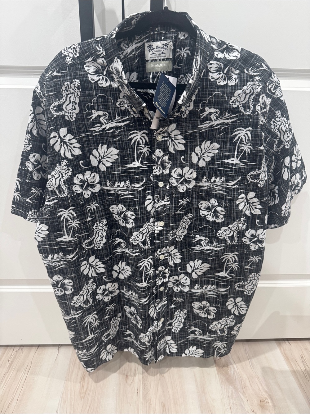 reyn spooner Black & White Hawaiian Print Short-Sleeve Button-Down Shirt